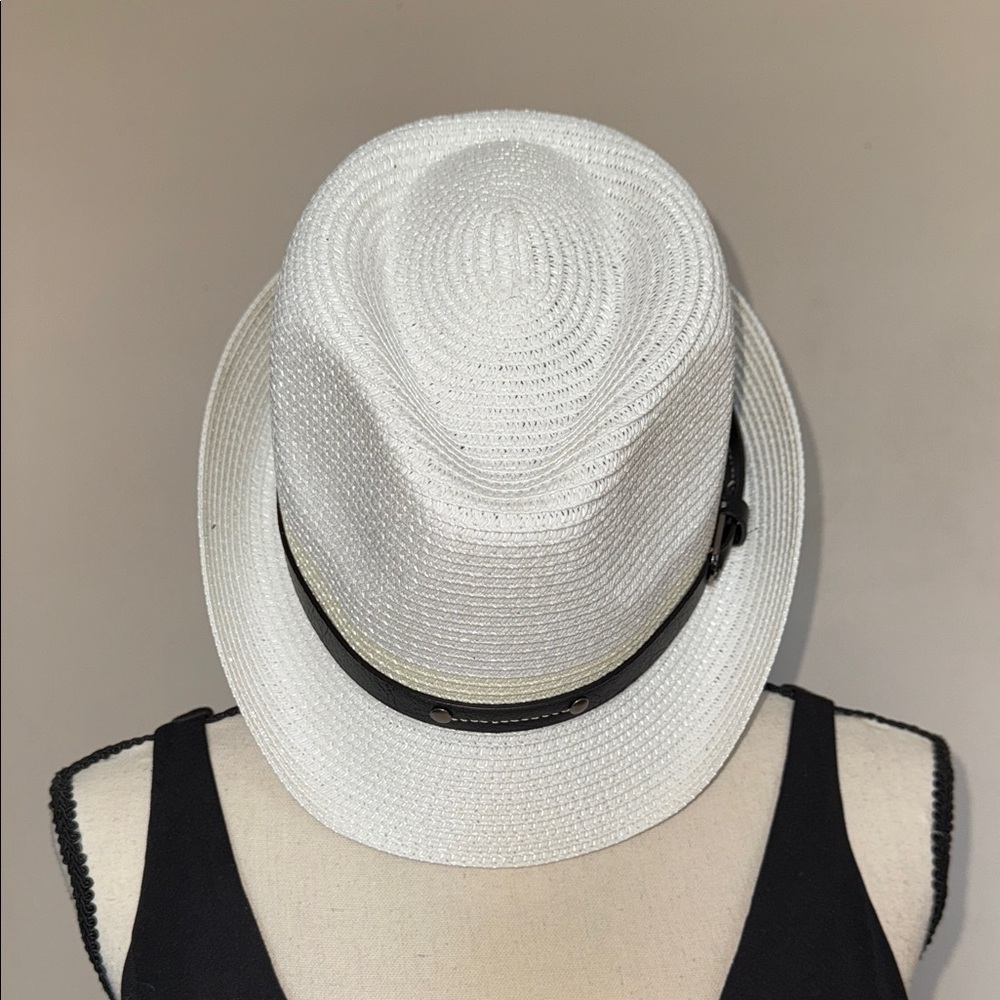 🆕 White Fedora Hat with Black Band. Unisex